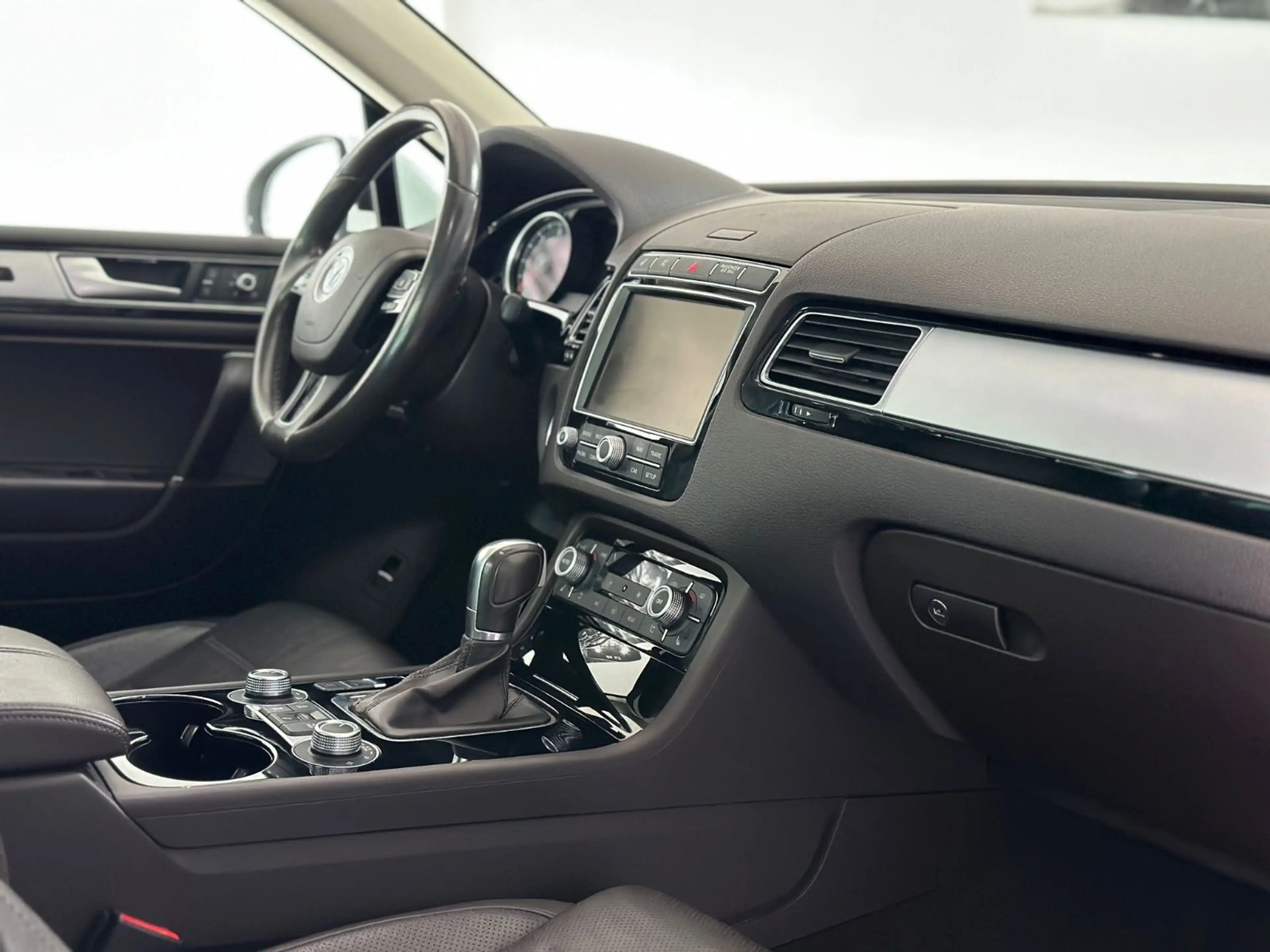 Volkswagen Touareg V6 3.0 TDI DSG Terrain Tech 4Motion Voll — photo 7