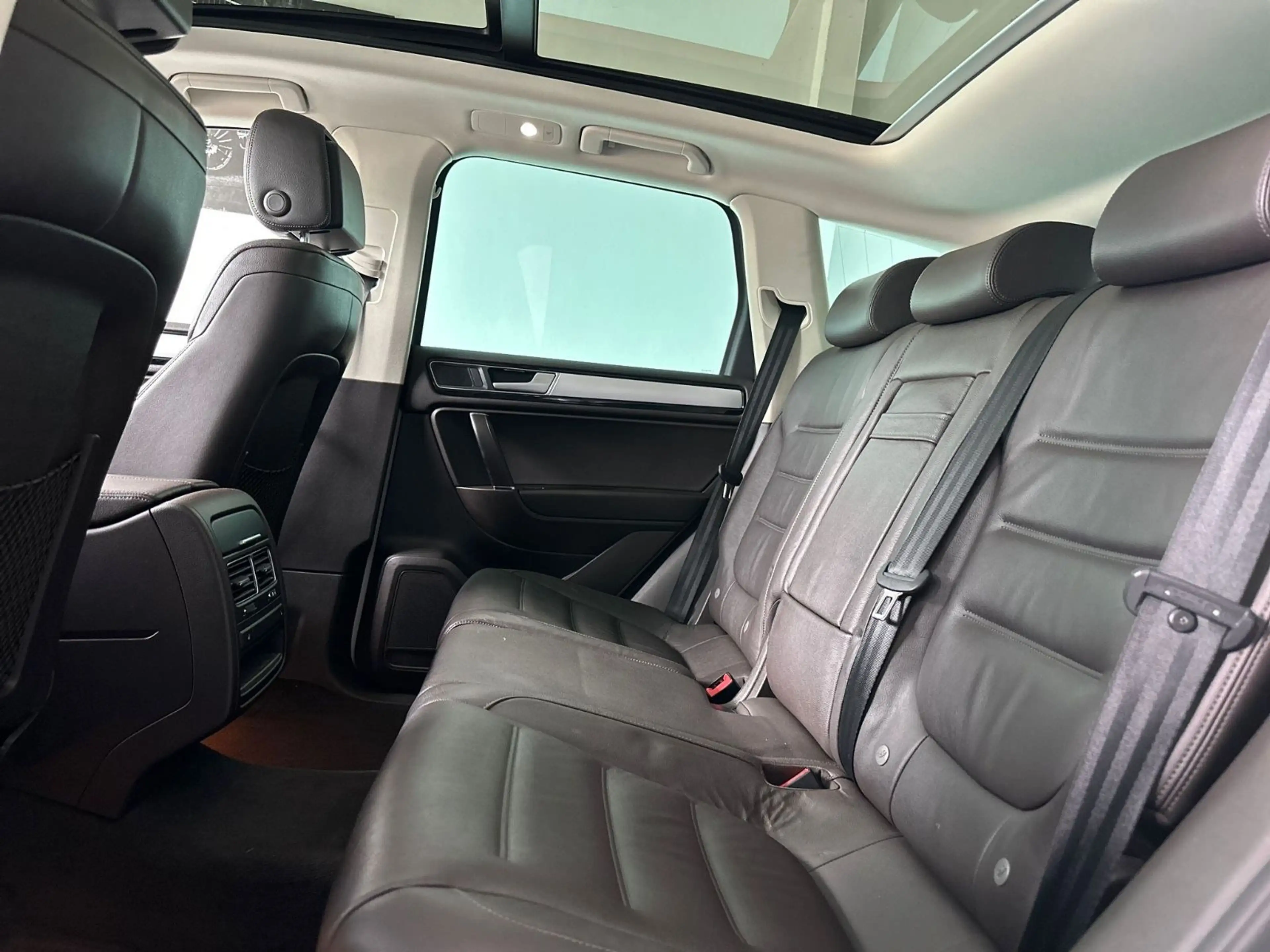 Volkswagen Touareg V6 3.0 TDI DSG Terrain Tech 4Motion Voll — photo 12