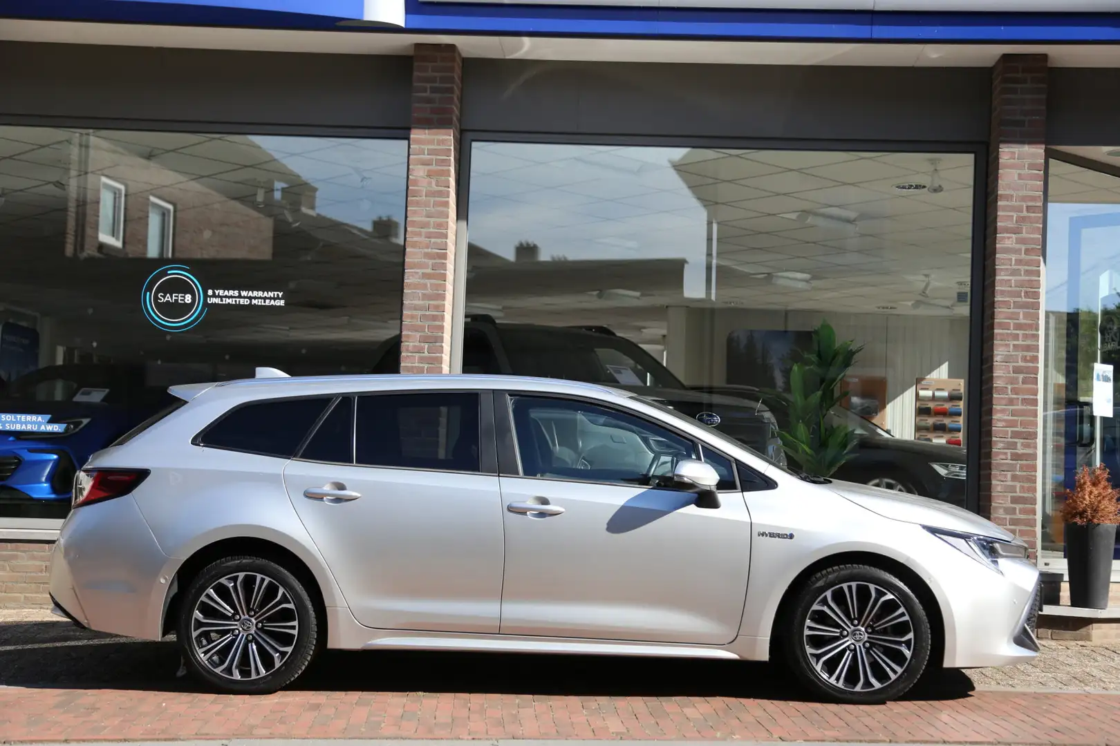 Toyota Corolla Touring Sports 1.8 Hybrid Dynamic Team Navi HuD LE Grijs - 2