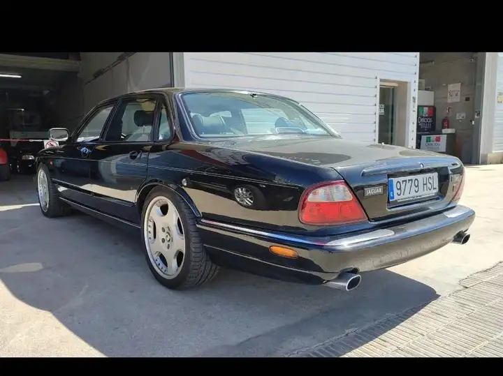 Jaguar XJR 1997, foto 3