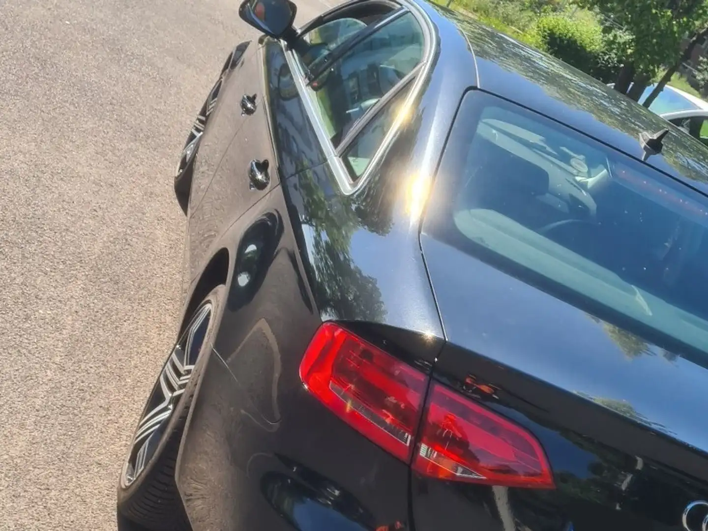 Audi A4 Ambiente Schwarz - 2
