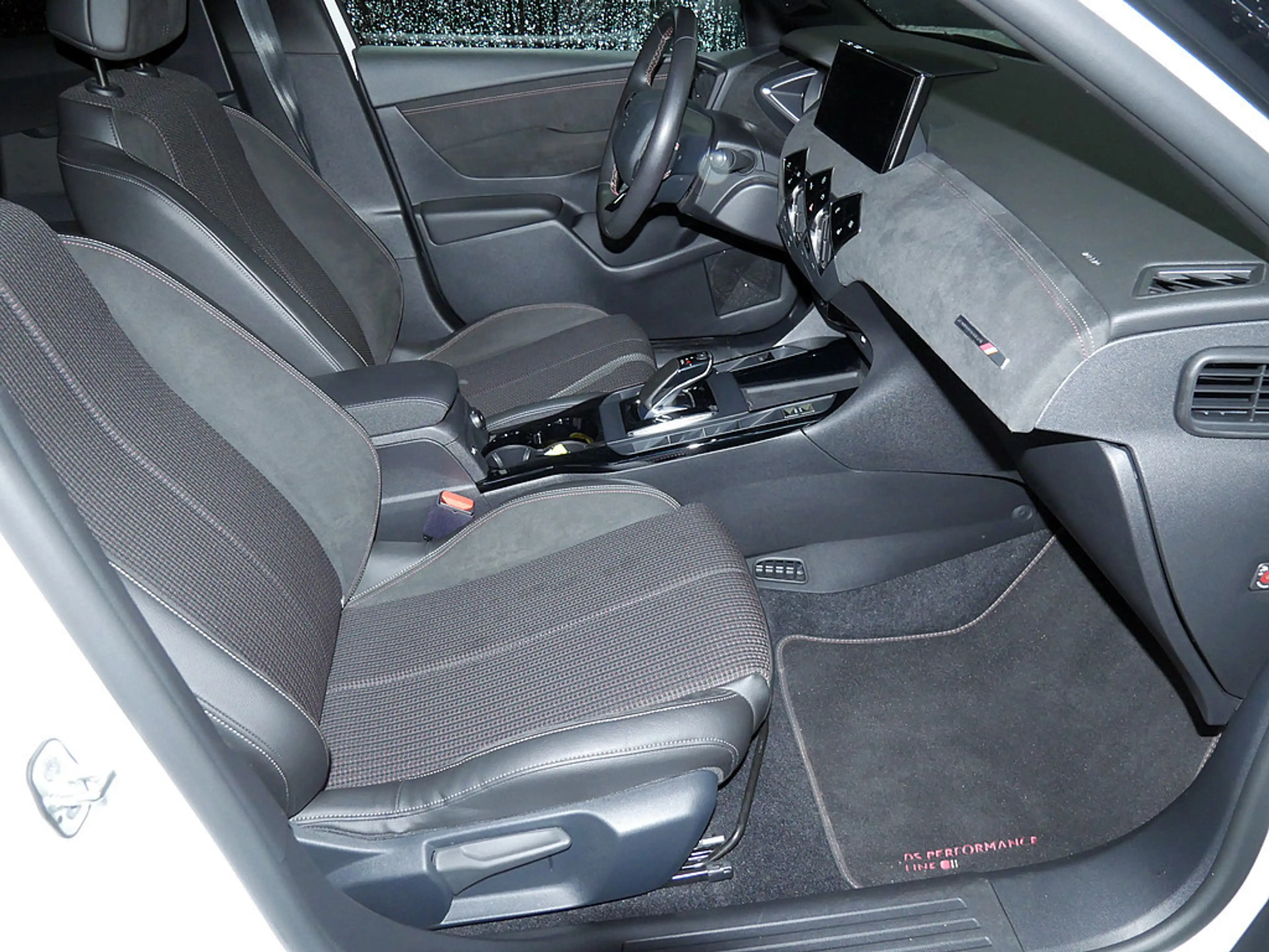 DS Automobiles DS 3 Crossback E-Tense Perfomance Line+ LED — photo 11