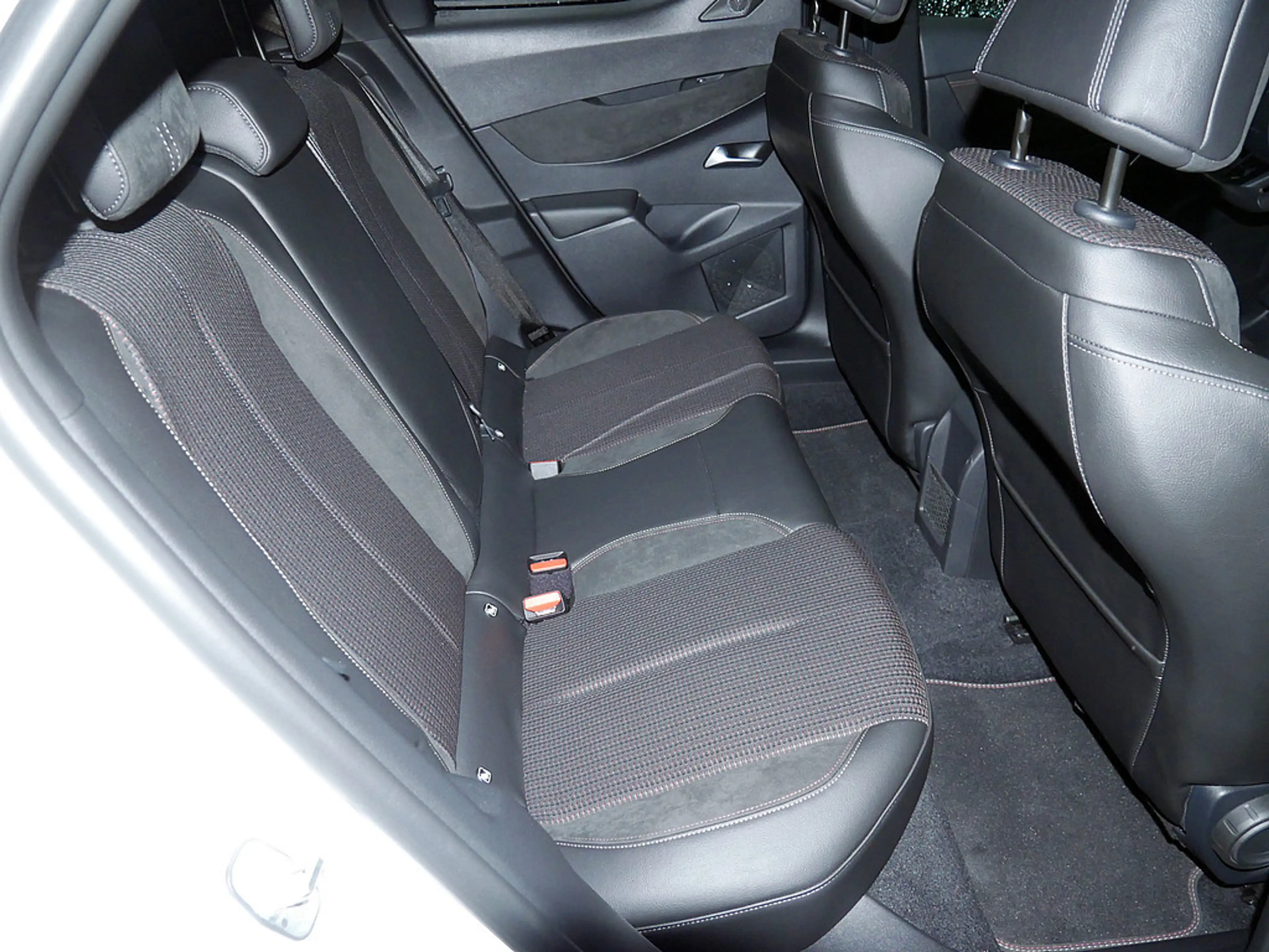 DS Automobiles DS 3 Crossback E-Tense Perfomance Line+ LED — photo 12