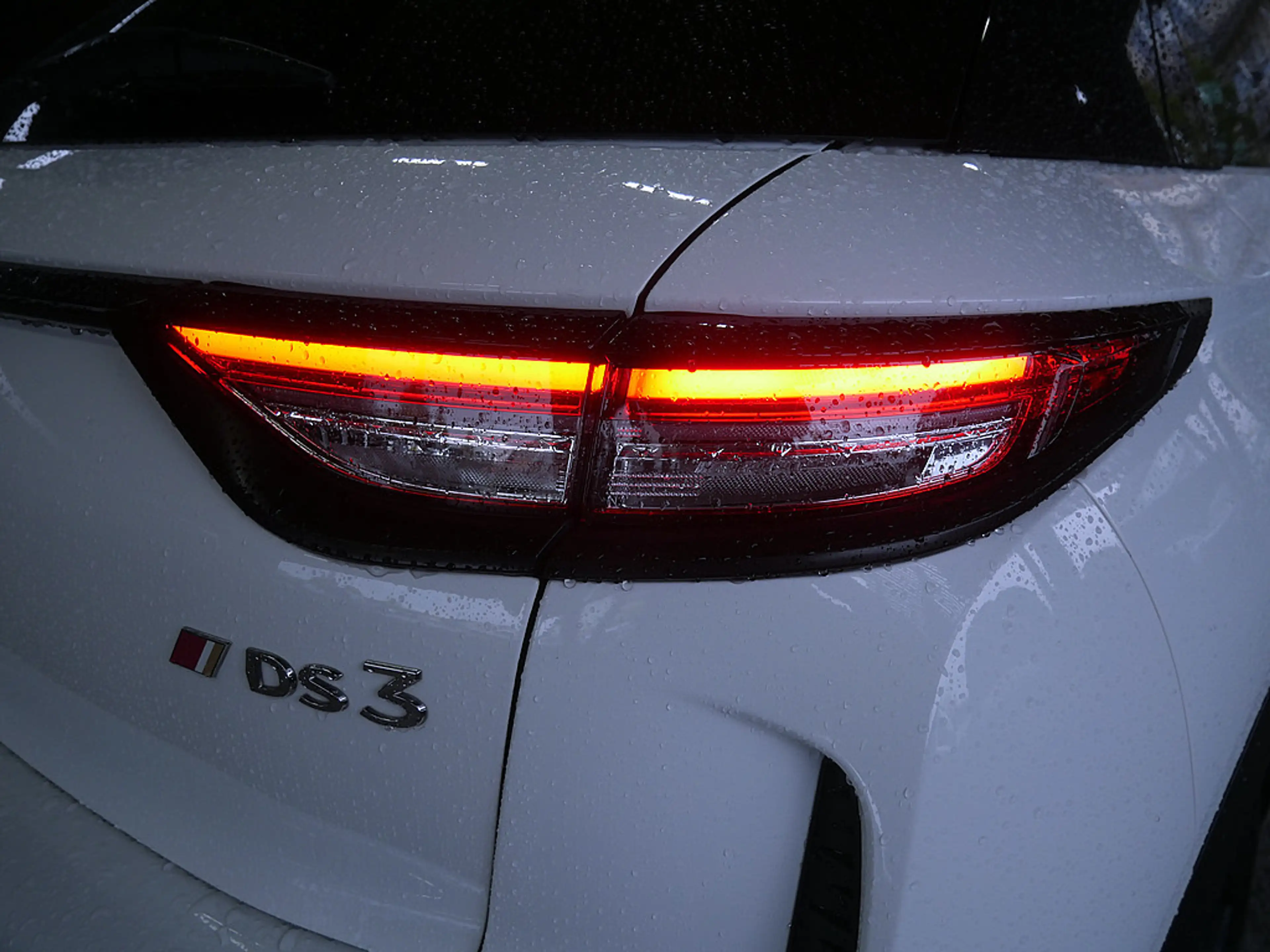 DS Automobiles DS 3 Crossback E-Tense Perfomance Line+ LED — photo 9