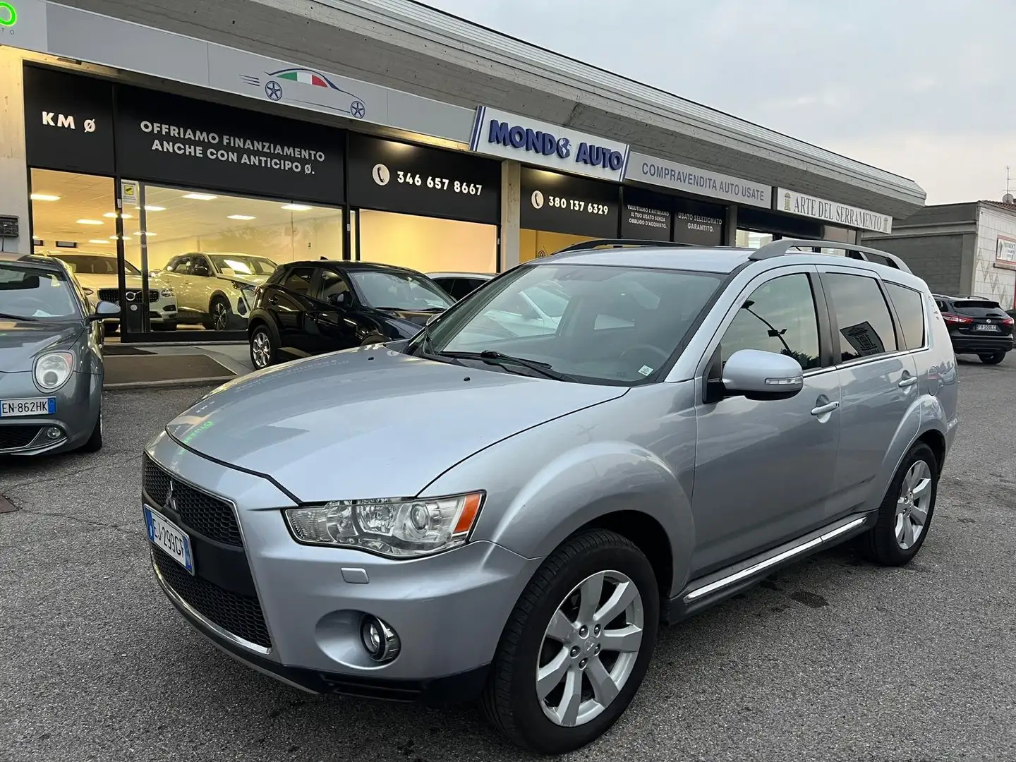 Mitsubishi Outlander 2011 2.2 d Instyle 7posti E5 automatic Argento - 1