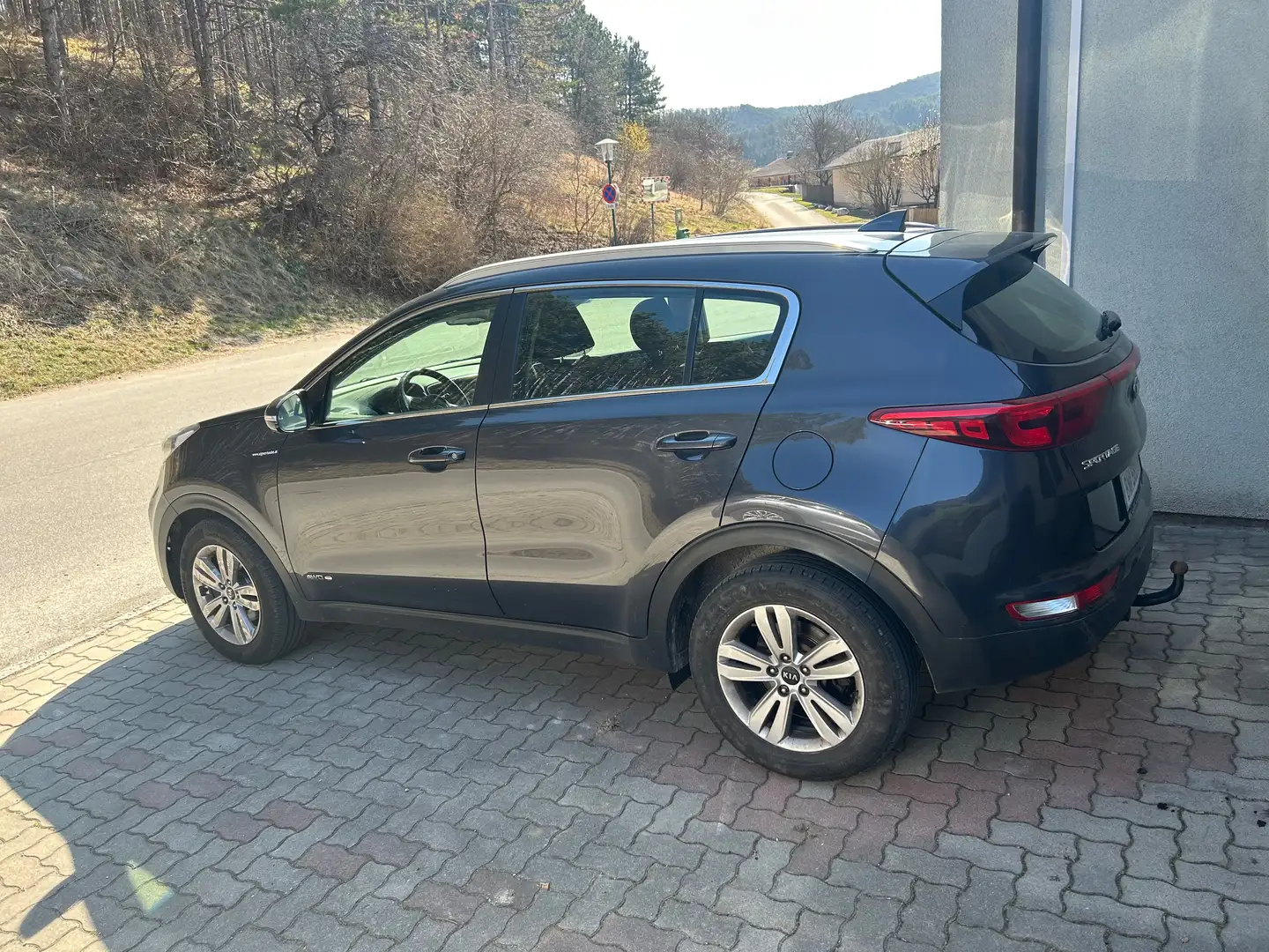 Kia Sportage Sportage 2,0 CRDI AWD Silber Silber Grau - 1
