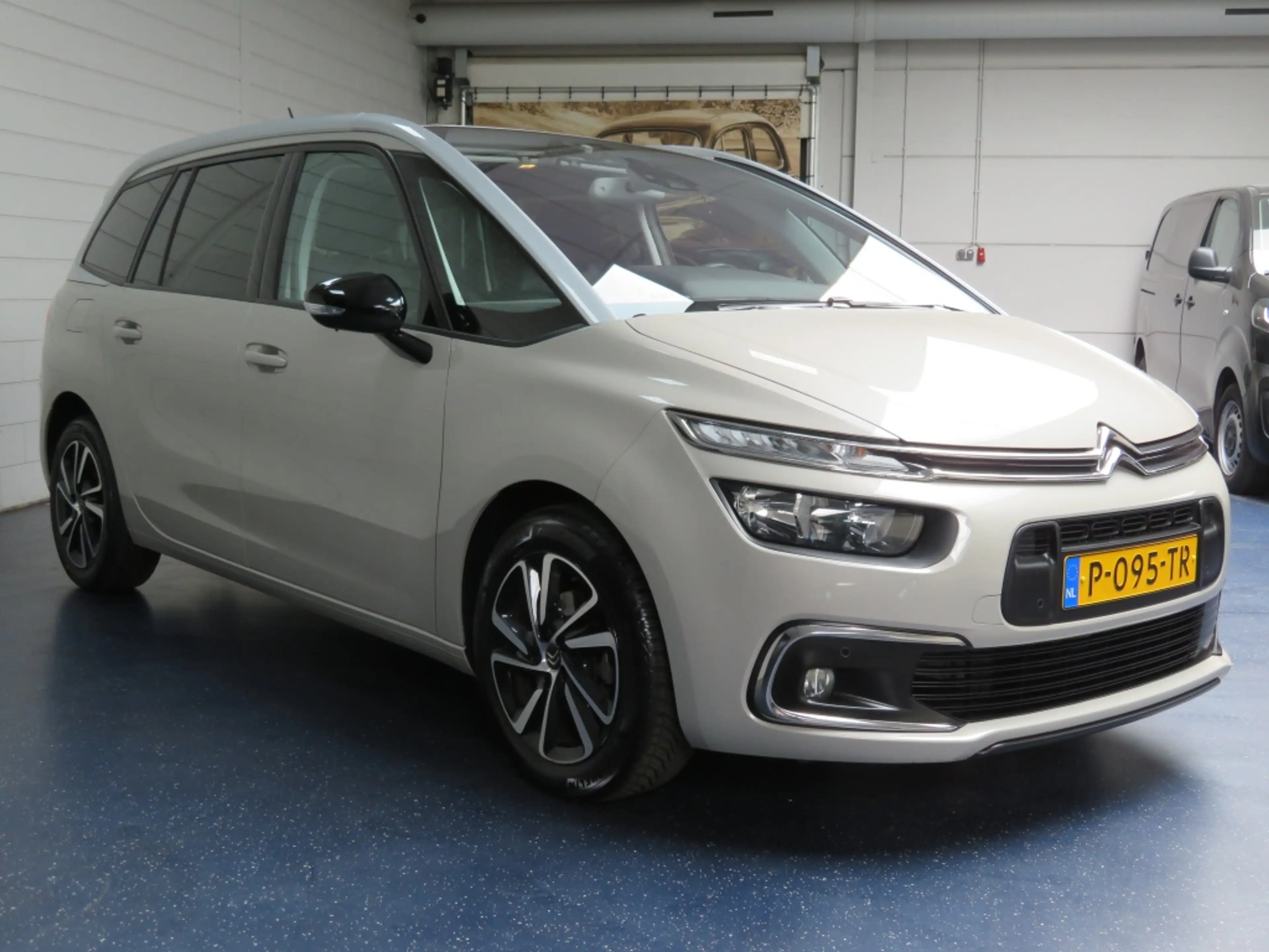 Citroen Grand C4 SpaceTourer 1.2 PureTech Shine — photo 2