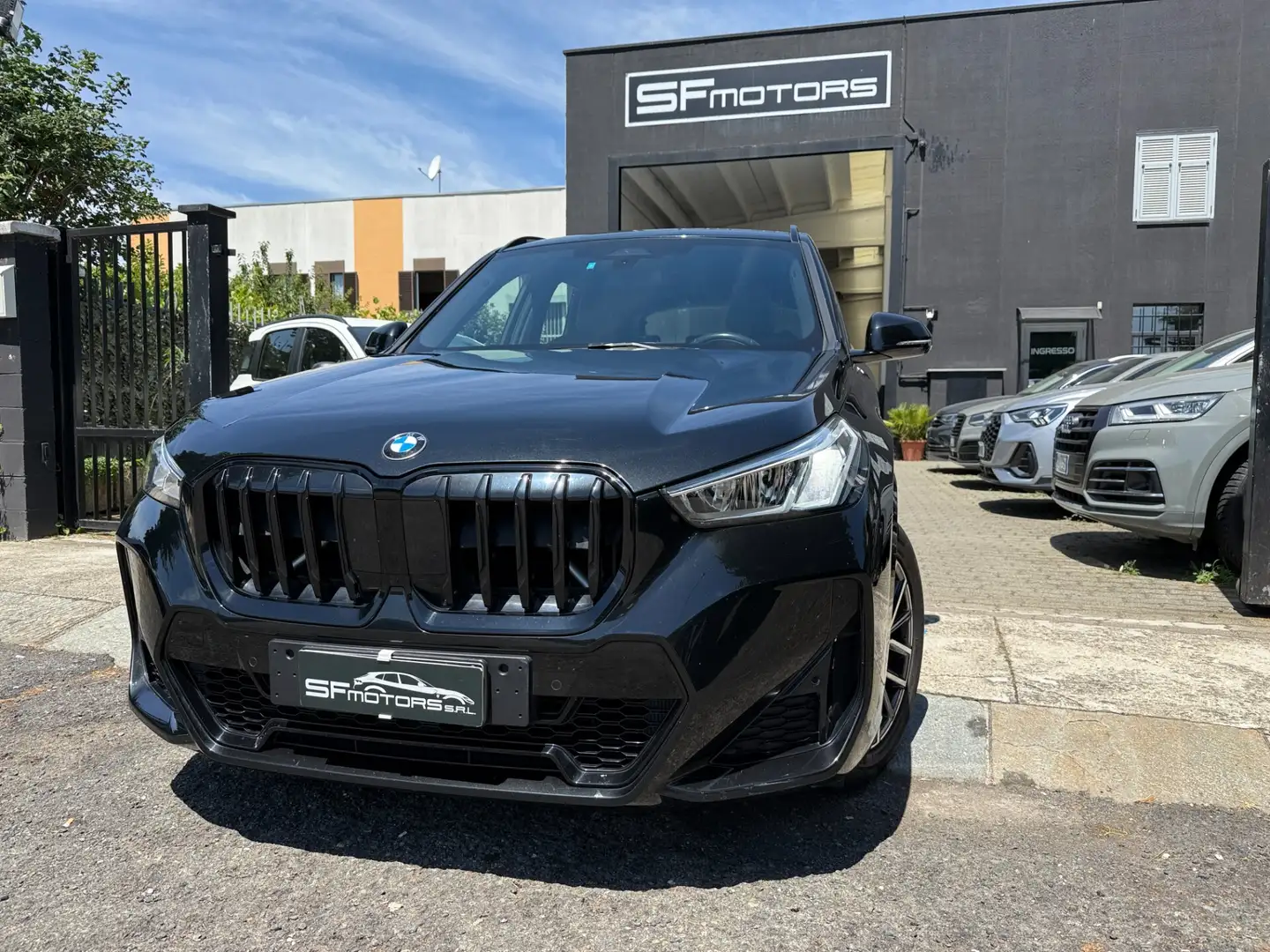 BMW X1 sDrive 18d Msport Schwarz - 1