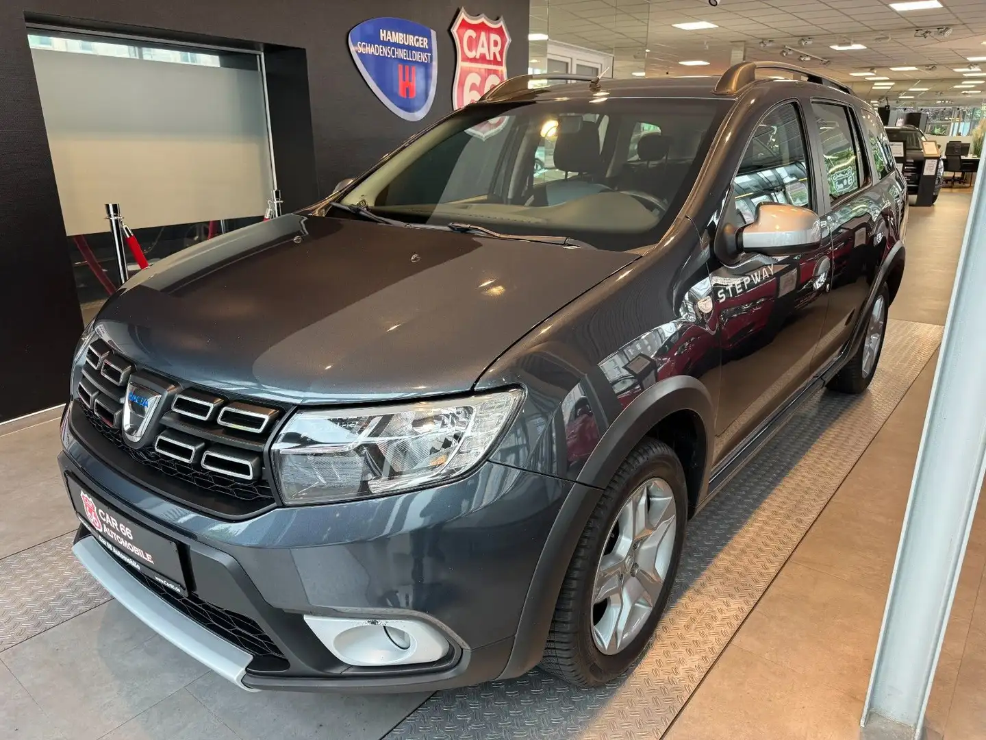 Dacia Logan MCV II Kombi Stepway Grau - 1