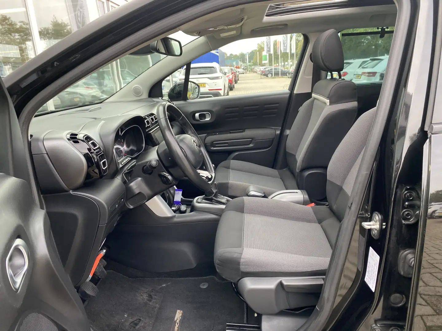 Citroen C3 Aircross 1.2 PureTech S&S Shine 50% deal 5.975,- ACTIE Schu Černá - 2