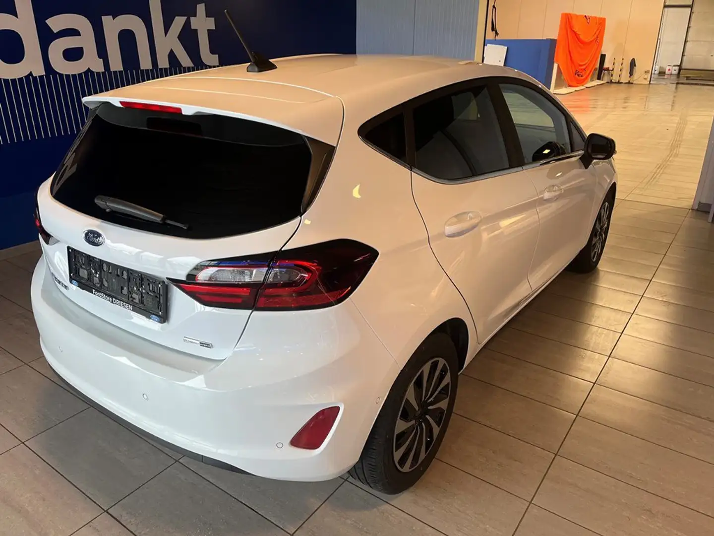 Ford Fiesta Titanium 1.0i 125pk automaat Wit - 2