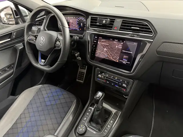 Volkswagen Tiguan view 2