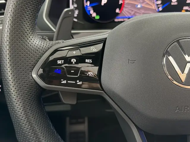 Volkswagen Tiguan view 12