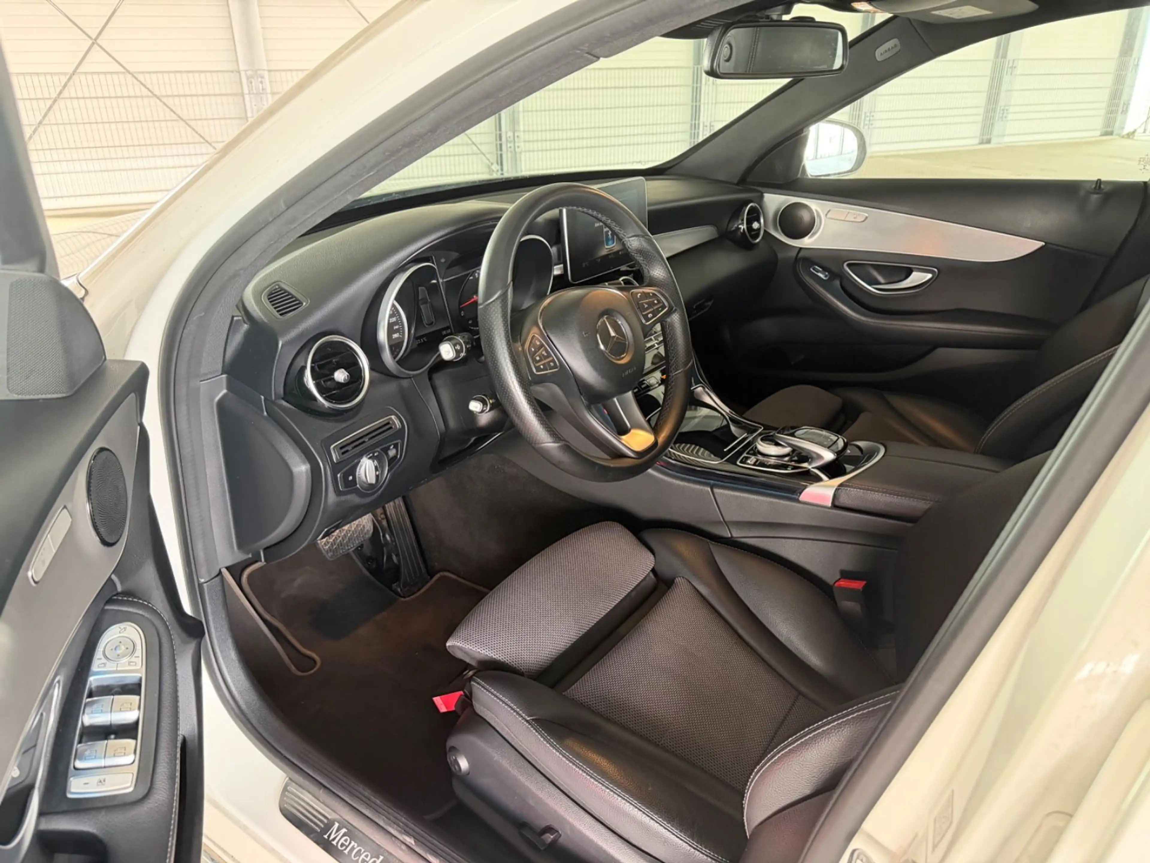 Mercedes-Benz C 400 ACC AHK BT SH RFK AMBI. PANO LKA USB VZA — photo 15
