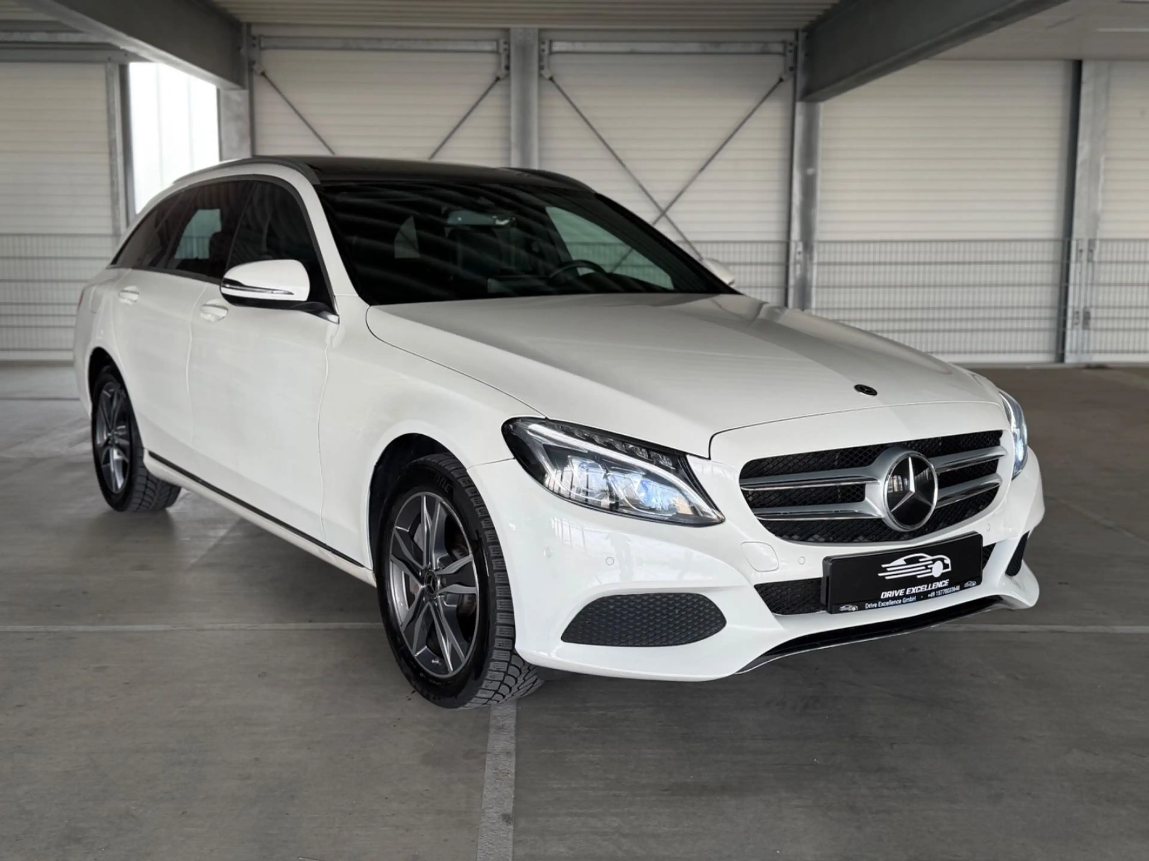 Mercedes-Benz C 400 ACC AHK BT SH RFK AMBI. PANO LKA USB VZA — photo 2