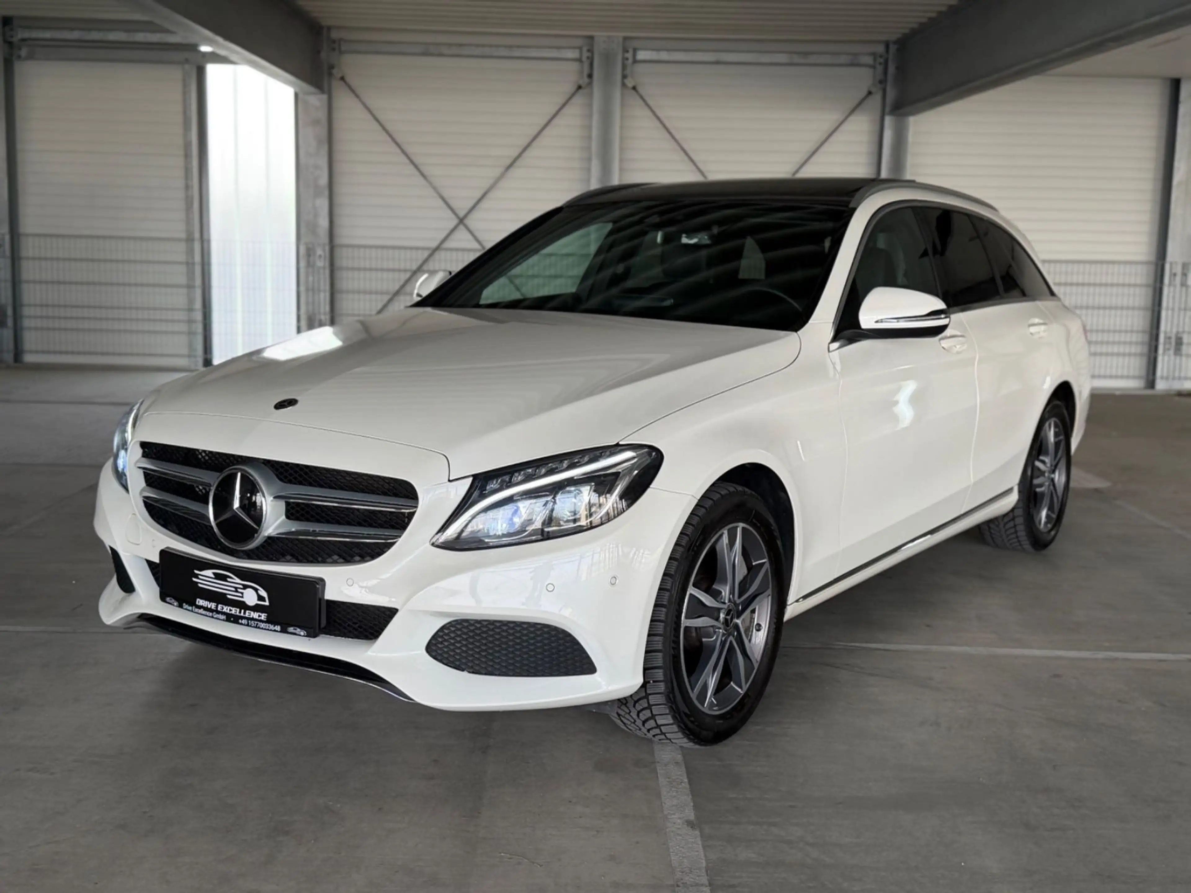 Mercedes-Benz C 400 ACC AHK BT SH RFK AMBI. PANO LKA USB VZA — photo 4