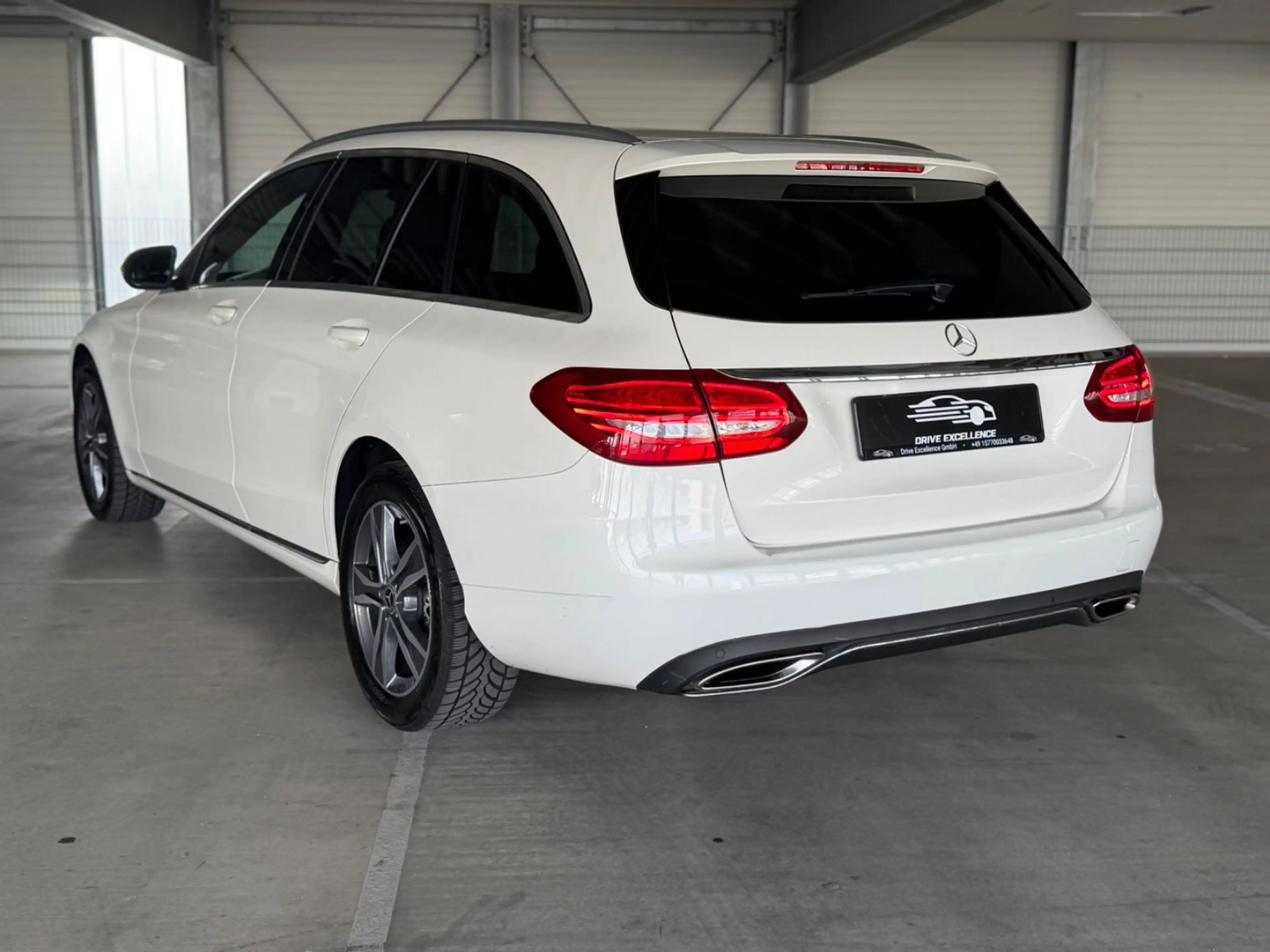 Mercedes-Benz C 400 ACC AHK BT SH RFK AMBI. PANO LKA USB VZA — photo 12