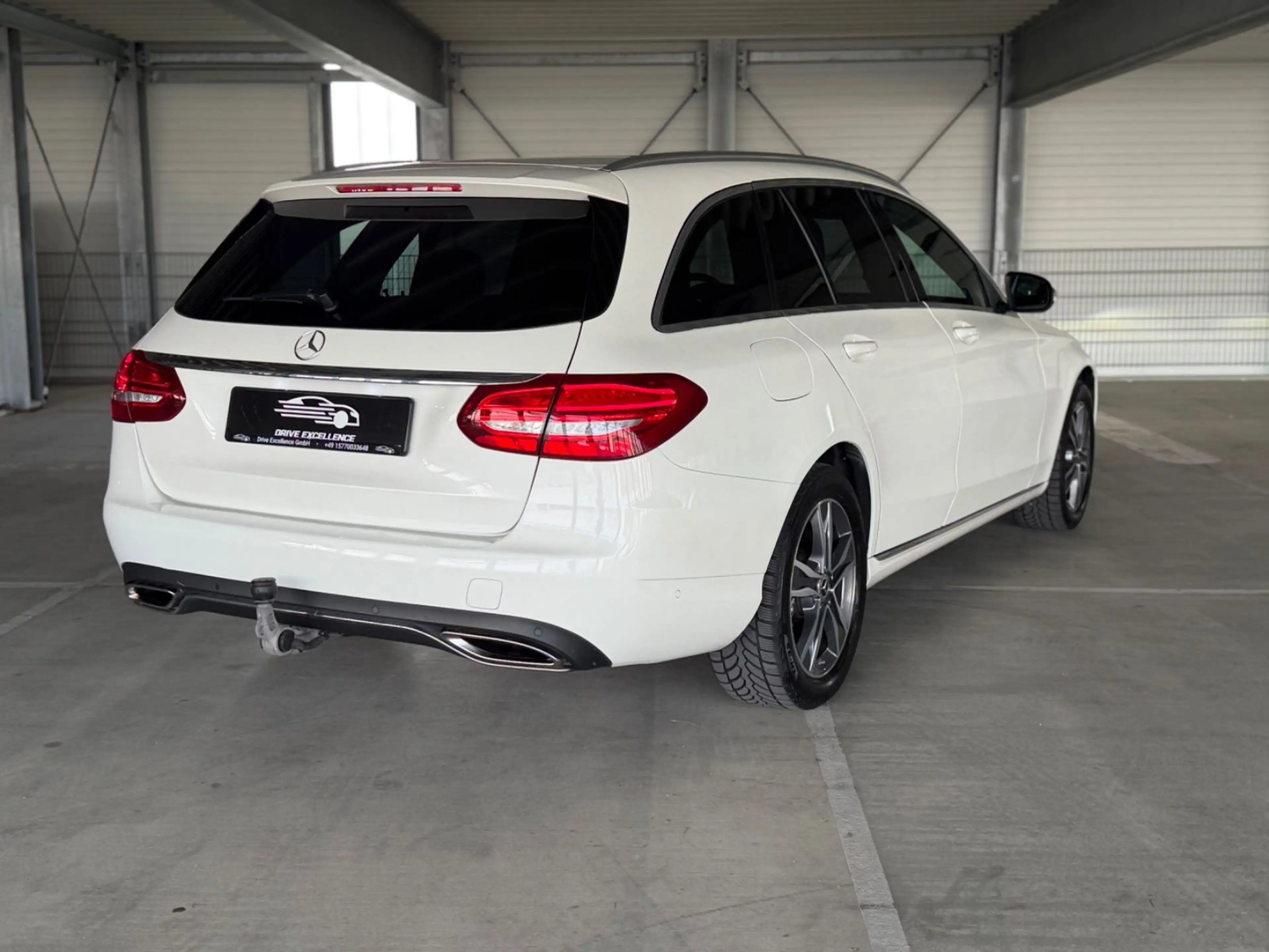 Mercedes-Benz C 400 ACC AHK BT SH RFK AMBI. PANO LKA USB VZA — photo 9