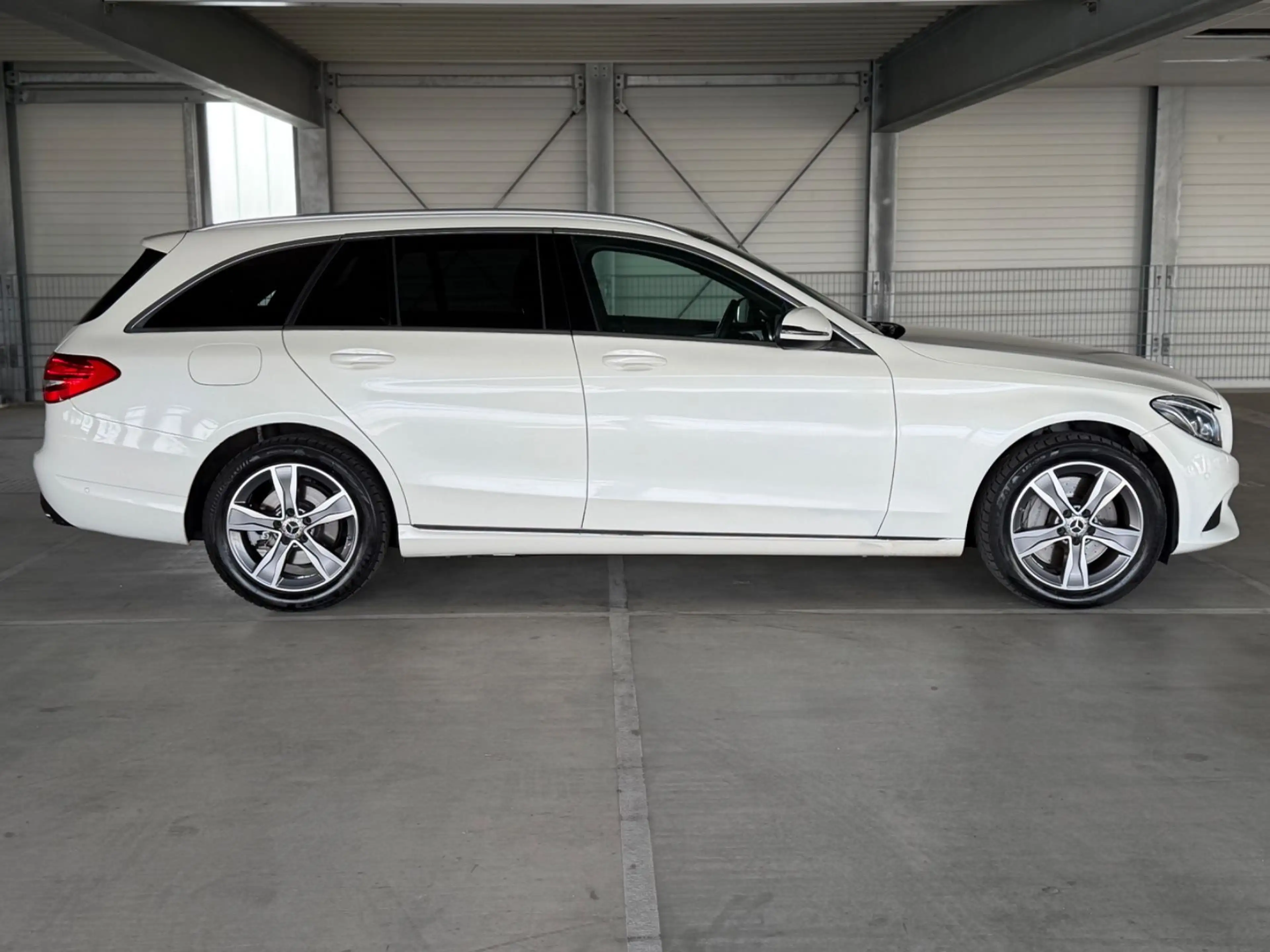 Mercedes-Benz C 400 ACC AHK BT SH RFK AMBI. PANO LKA USB VZA — photo 8
