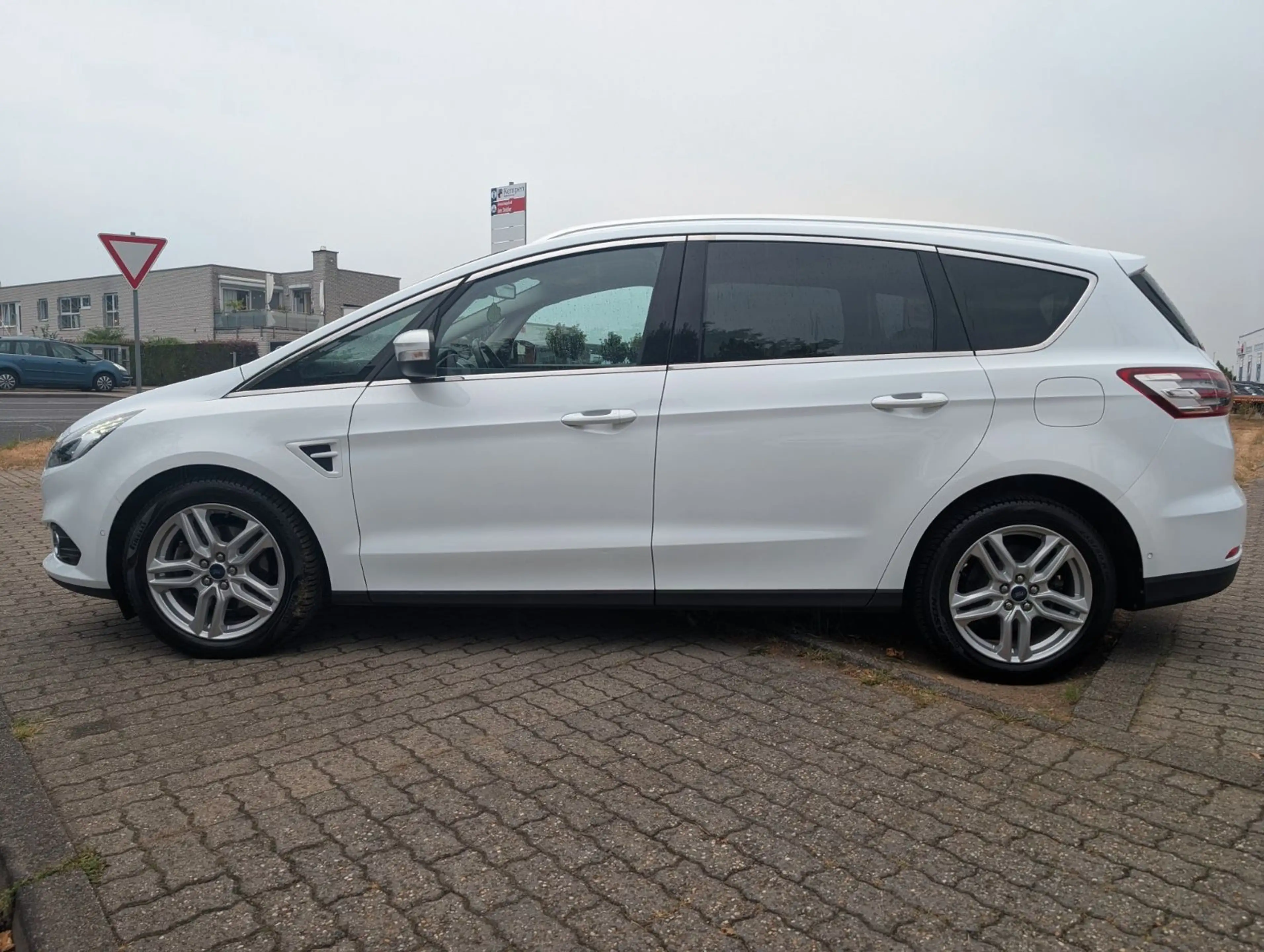 Ford S-Max S-MAX Titanium*1-HAND*7-SITZE*PDC*KAMERA ! — photo 11