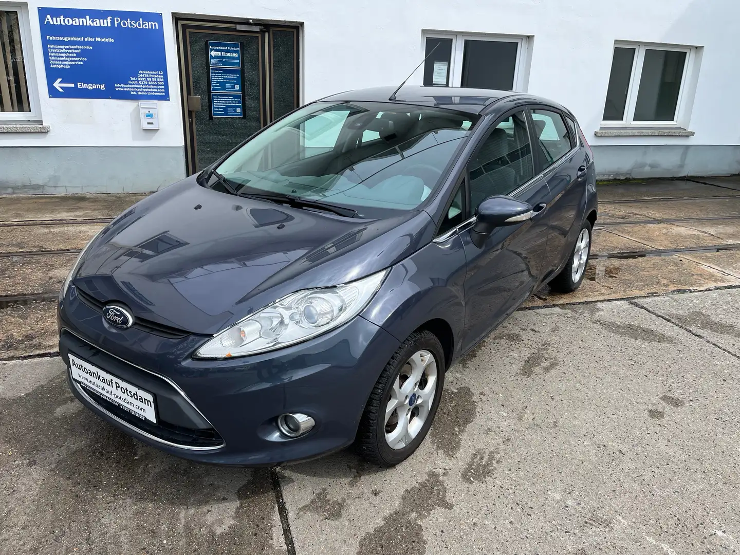 Ford Fiesta Titanium, Sitzh., Klimaaut., AHK, Alus,TÜV neu Grau - 1