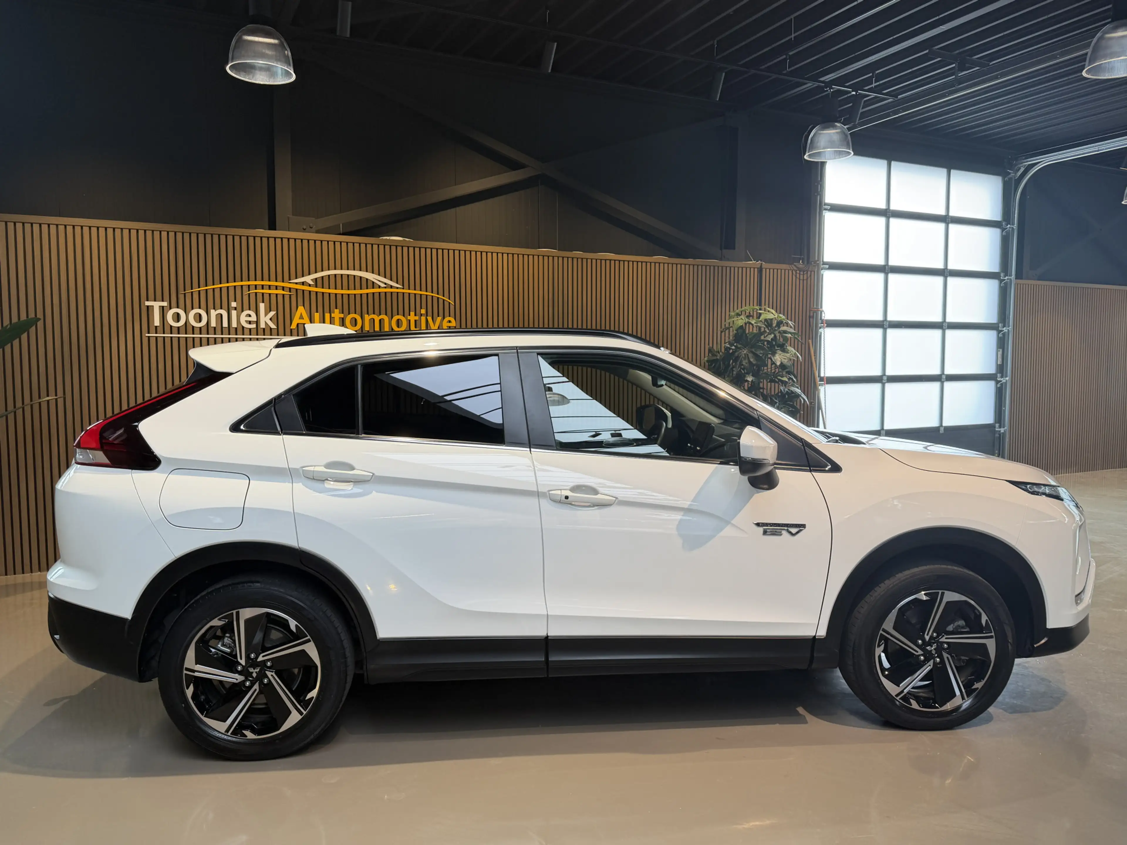Mitsubishi Eclipse Cross 2.4 PHEV Instyle Adaptive Cruise control | — photo 2