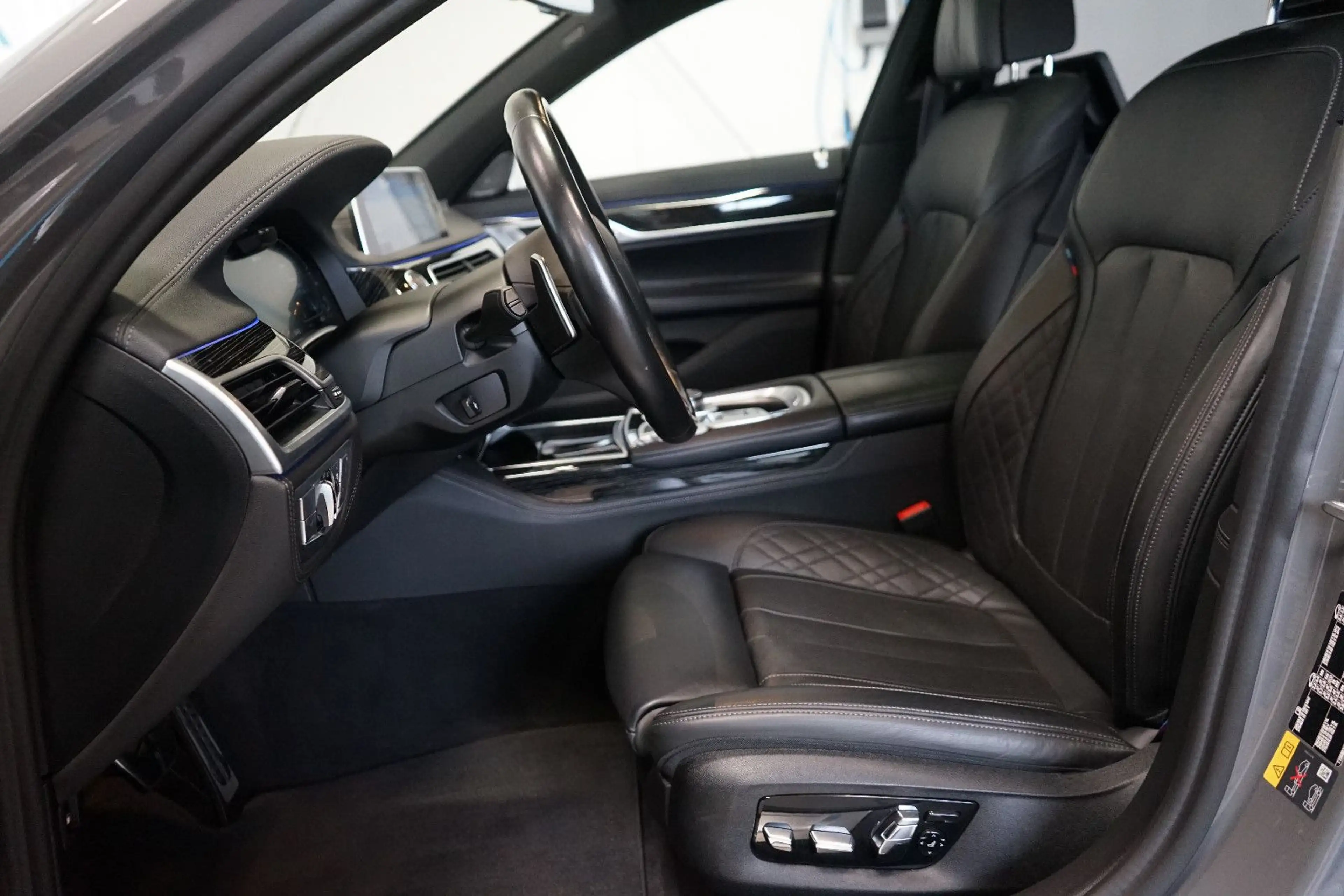 BMW 745 e M Sport Massage+HK+FondEntertainment+Luftf. — photo 11