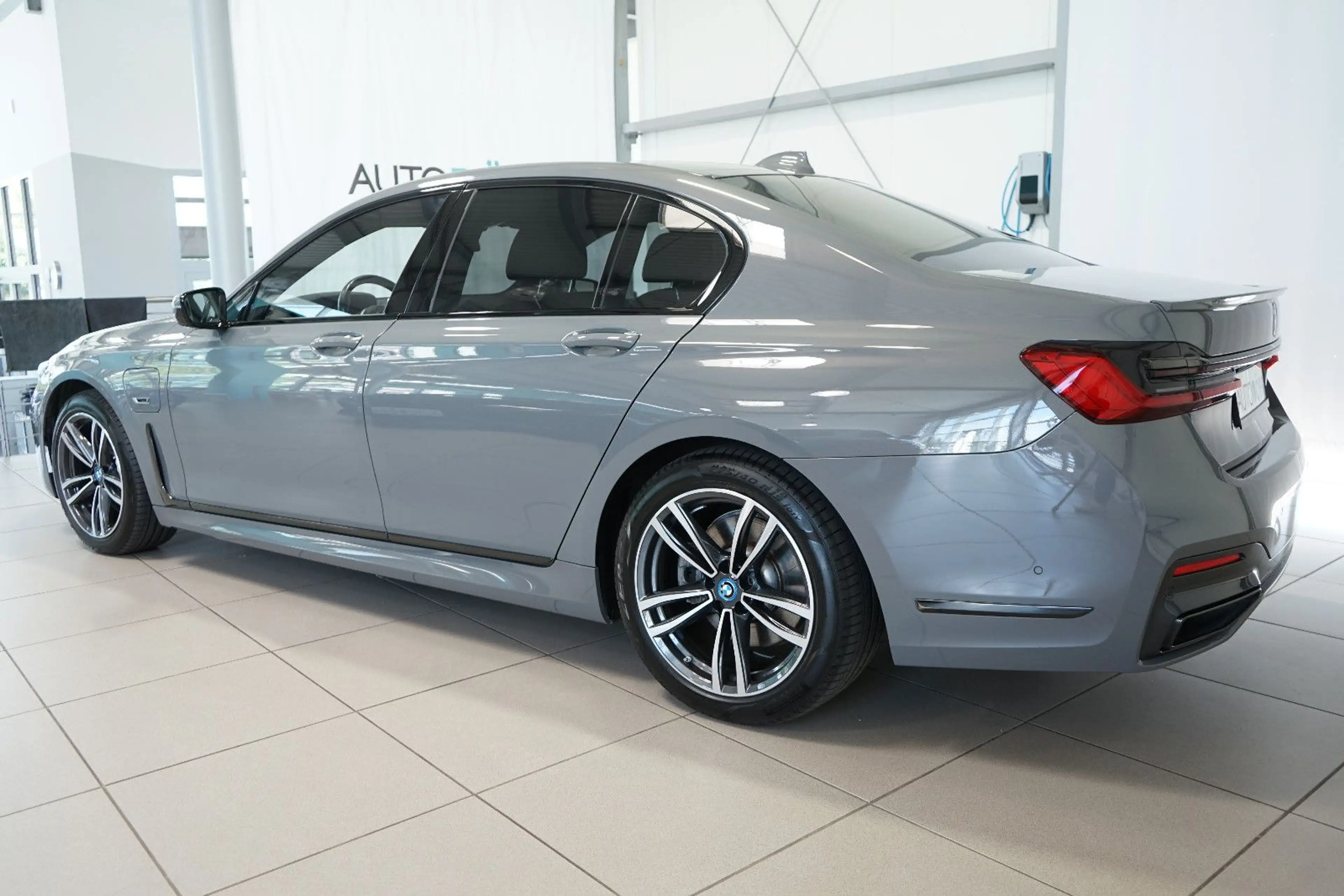 BMW 745 e M Sport Massage+HK+FondEntertainment+Luftf. — photo 3