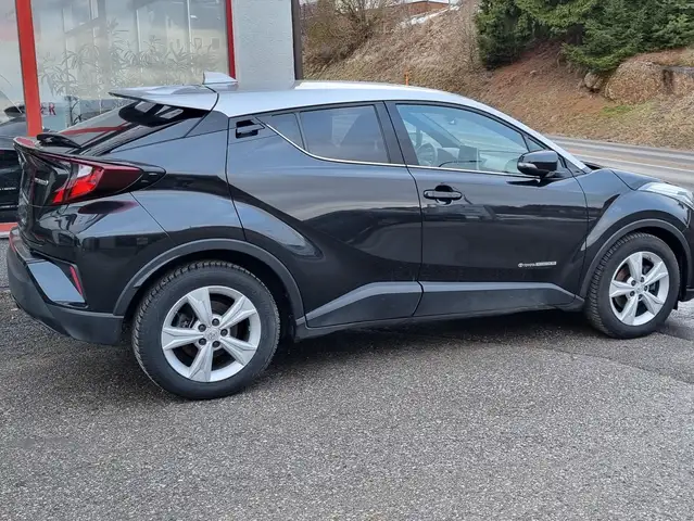 Toyota C-HR 1,8 Hybrid Active Drive 2WD Bitone