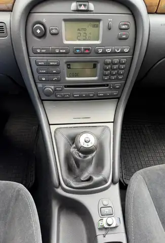 Jaguar X-Type view 3