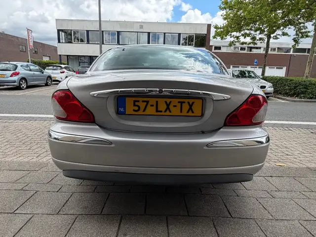 Jaguar X-Type view 7