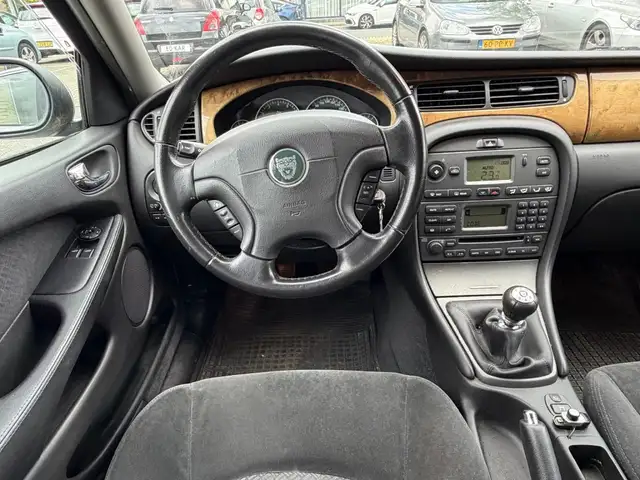 Jaguar X-Type view 2