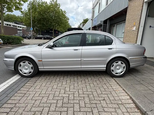 Jaguar X-Type view 14