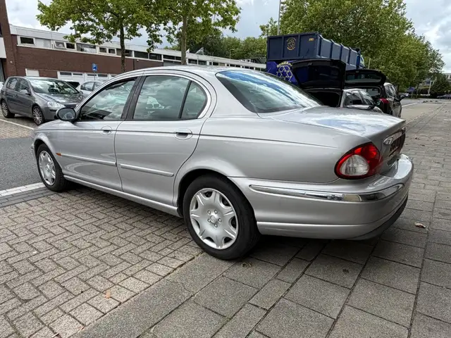 Jaguar X-Type view 6