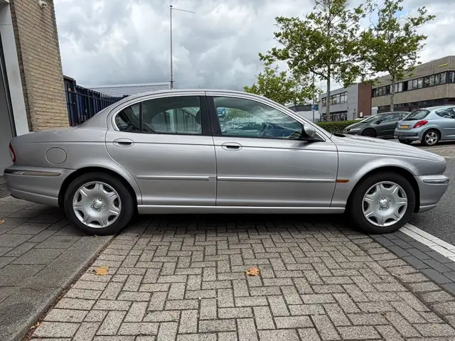 Jaguar X-Type view 13