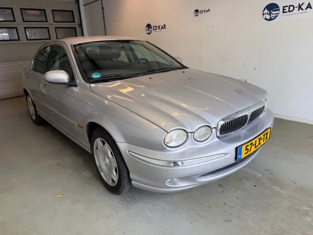 Jaguar X-Type view 5