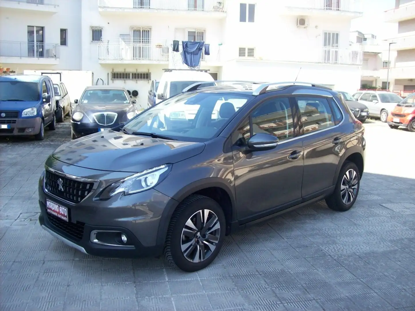 Peugeot 2008 1.5 bluehdi 102CV Allure Grigio - 1