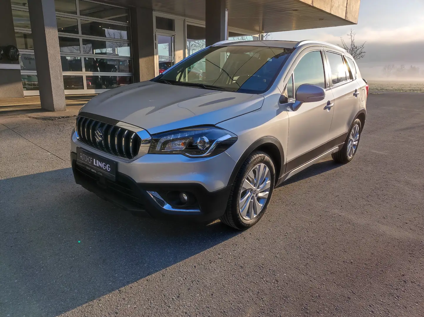 Suzuki SX4 S-Cross 1,4 DITC Hybrid shine Silber - 1