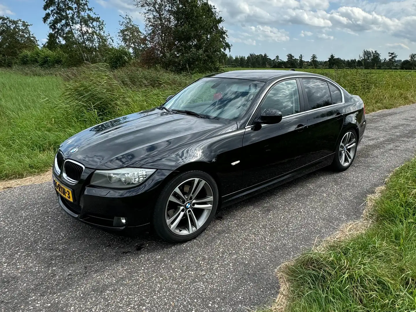BMW 320 320 Eff.D.Ed LuxL. Zwart - 2
