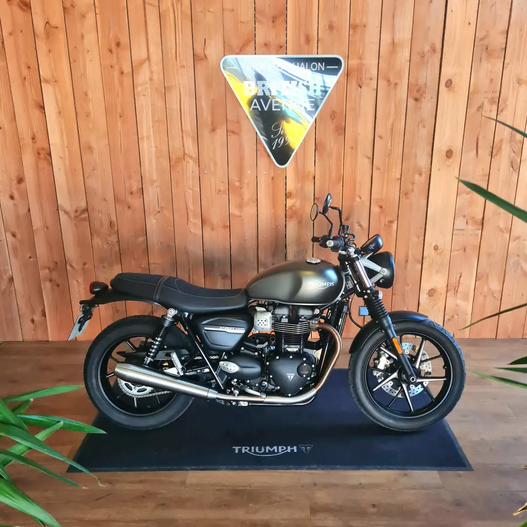 Triumph Street Twin - 1