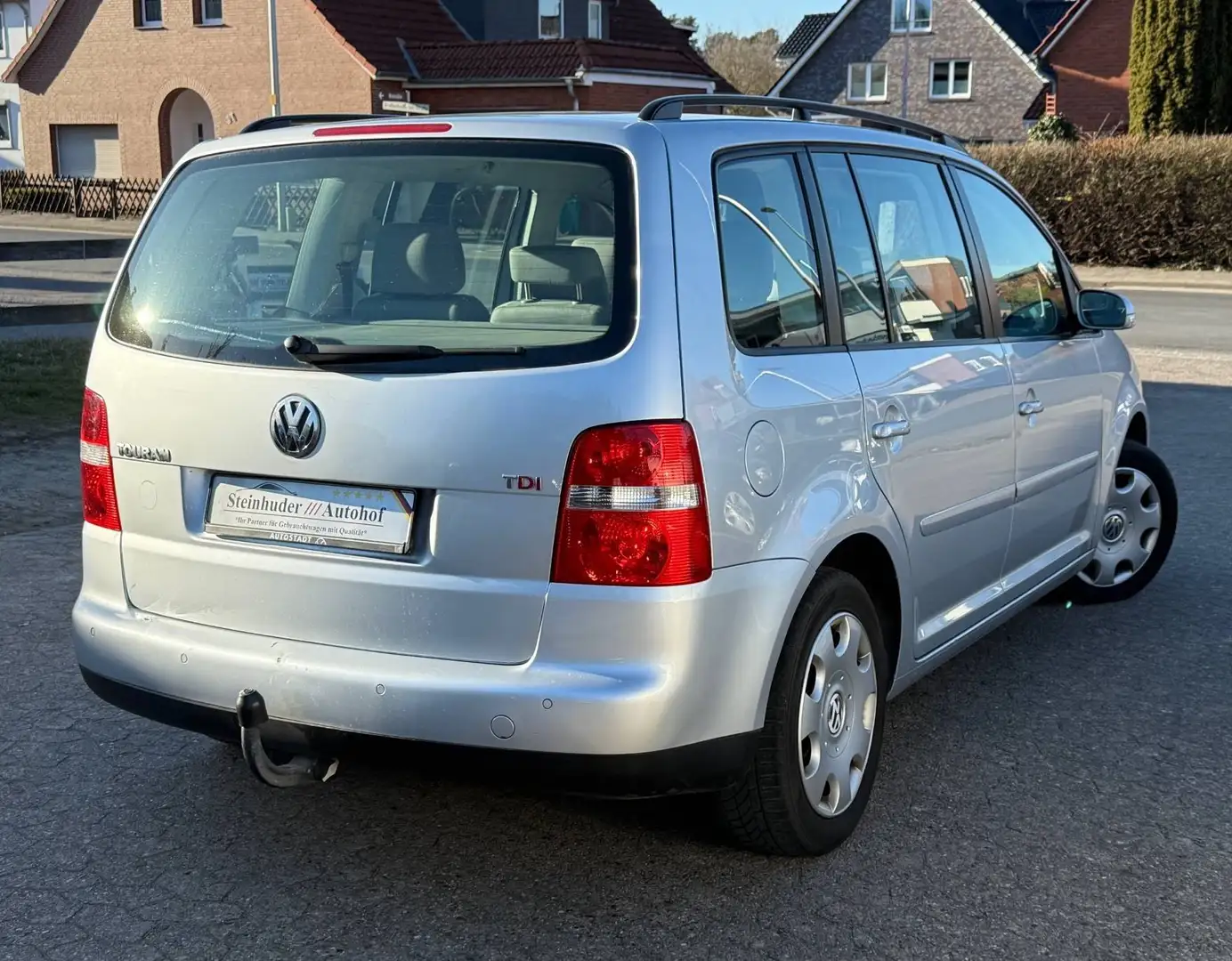 Volkswagen Touran 2.0 TDI Trendline Silver - 2