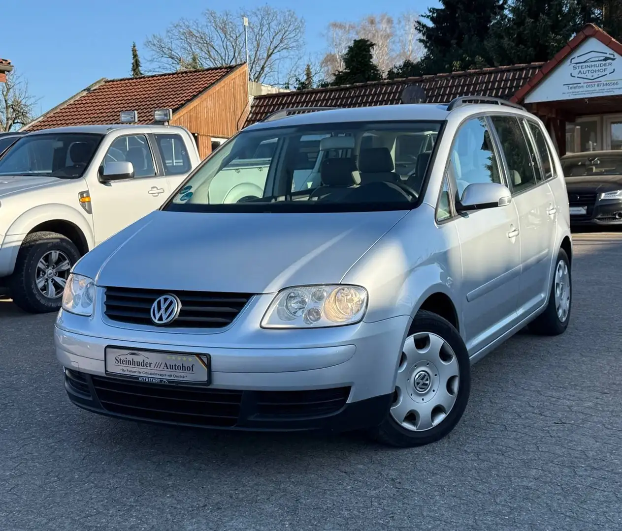 Volkswagen Touran 2.0 TDI Trendline Silver - 1