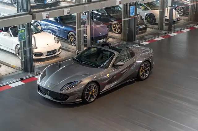 Ferrari 812
