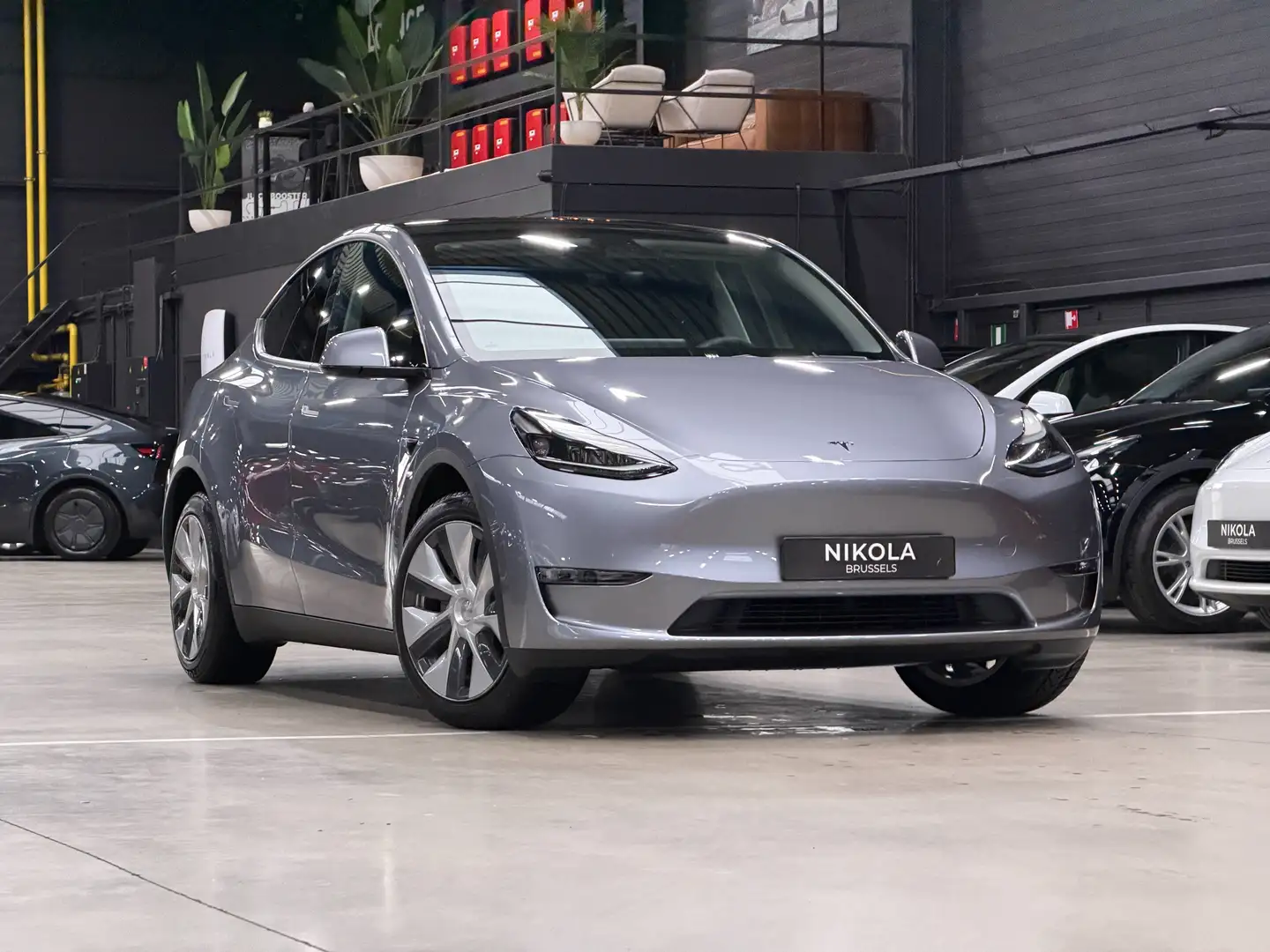 Tesla Model Y Model Y LONG RANGE AWD - LOW MILEAGE - TOW HOOK Gris - 1