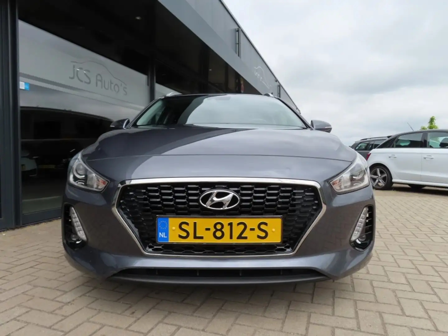 Hyundai i30 1.4 T-GDI Aut. Ecc Cruise Navi Trekhaak Pdc 2018 Grigio - 2