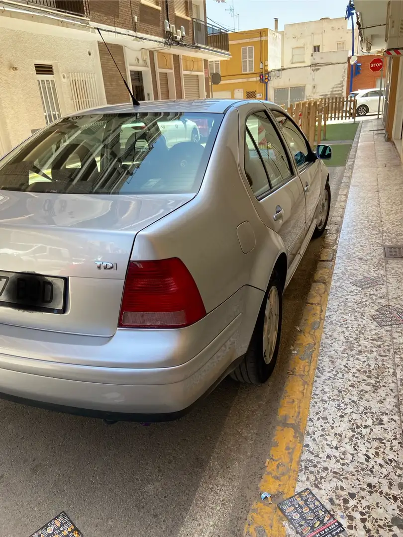 Volkswagen Bora 1.9TDI Trendline 110 - 1