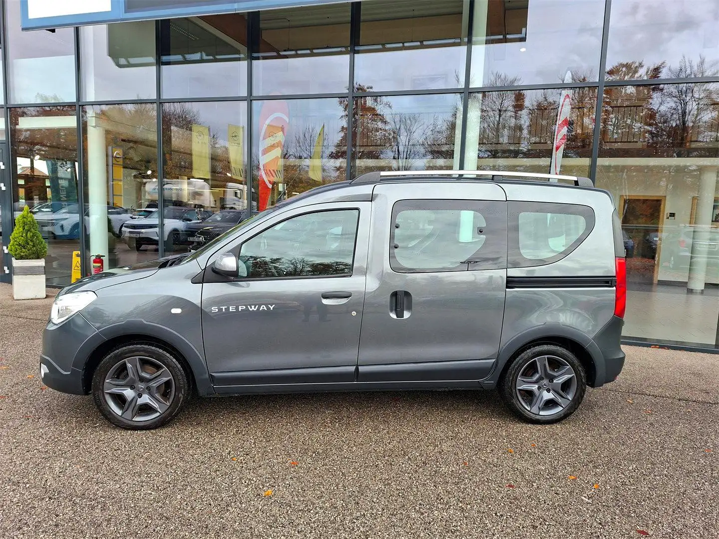 Dacia Dokker Stepway Sensation TCe 115 S&S Grau - 2
