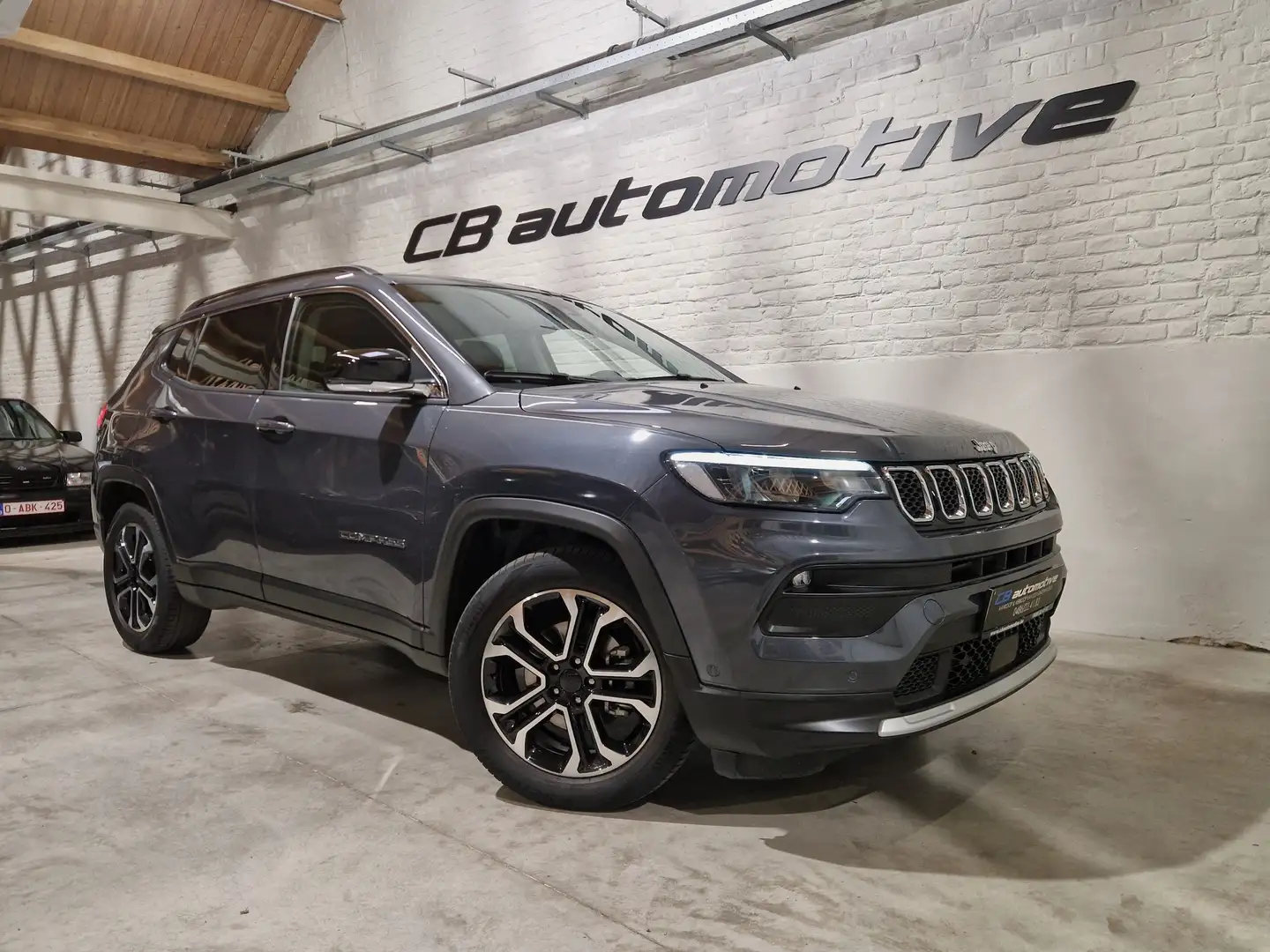 Jeep Compass 1.3 Turbo 4x2 Automaat Gris - 1
