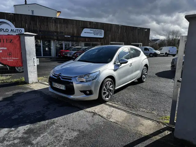 DS Automobiles DS 4 1.6 e-HDi FAP - 110 Bva So Chic 1ère main clim + Radar AR