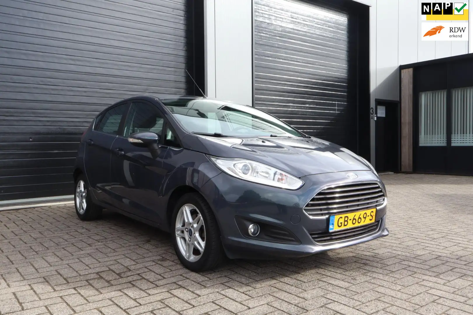 Ford Fiesta 1.0 EcoBoost Titanium 1E EIG | CRUISE | PDC | AIRC Grijs - 1